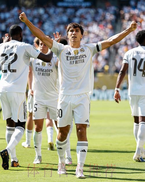 世俱杯-巴西双子星破门 皇马4-1开罗国民进决赛 世俱杯-巴西双子星破门 皇马4-1开罗国民进决赛